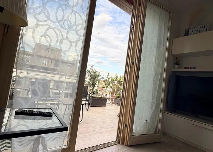 The Vibe House Roma-sky Terrace & Private Parking Apartamento Roma